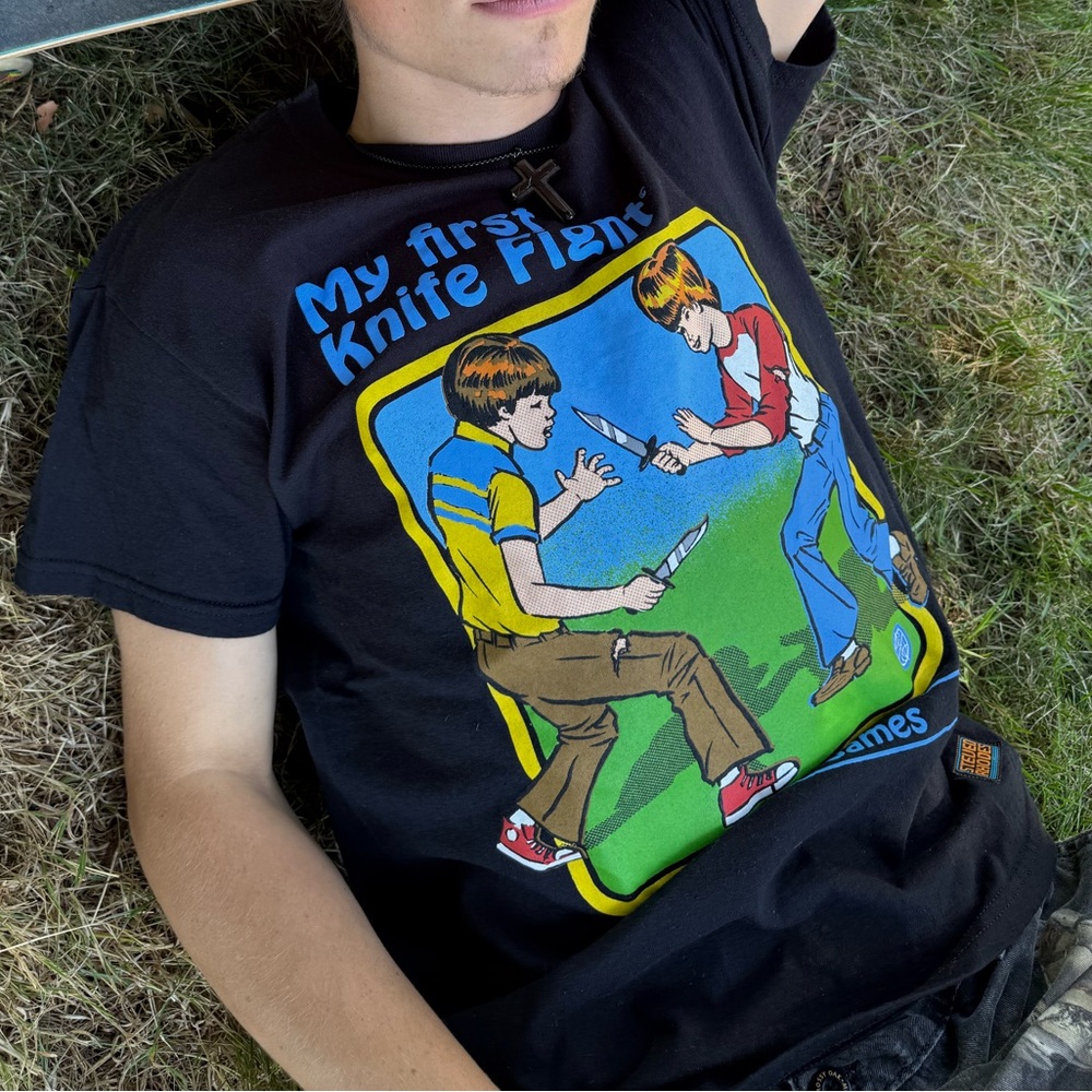 STEVEN RHODES MY FIRST KNIFE FIGHT MEN T SHIRT BOYS HOBBIES & GAMES SCOUT COMICS - Picture 9 of 16